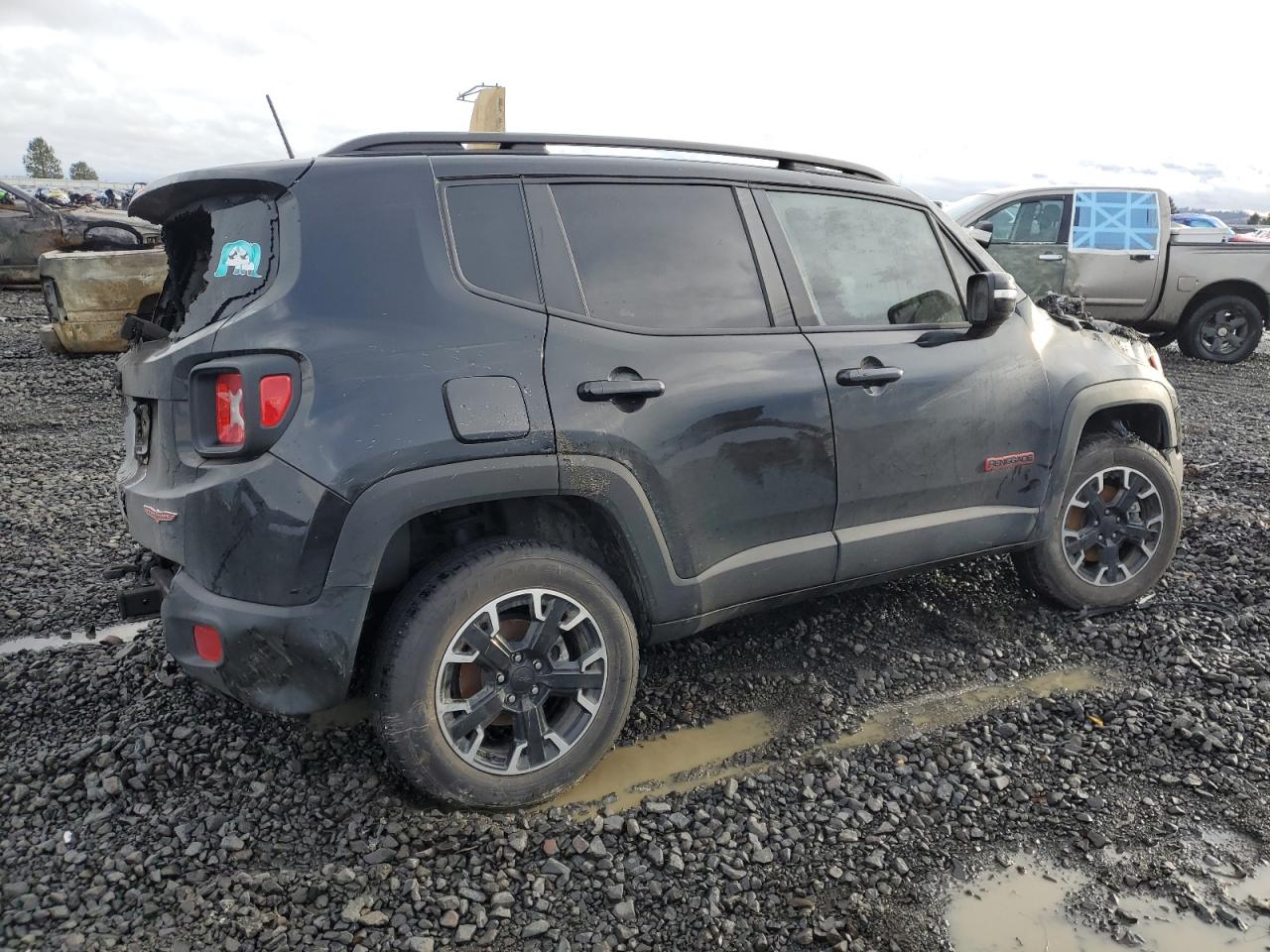 VIN ZACNJDC16PPP16062 2023 JEEP RENEGADE no.3