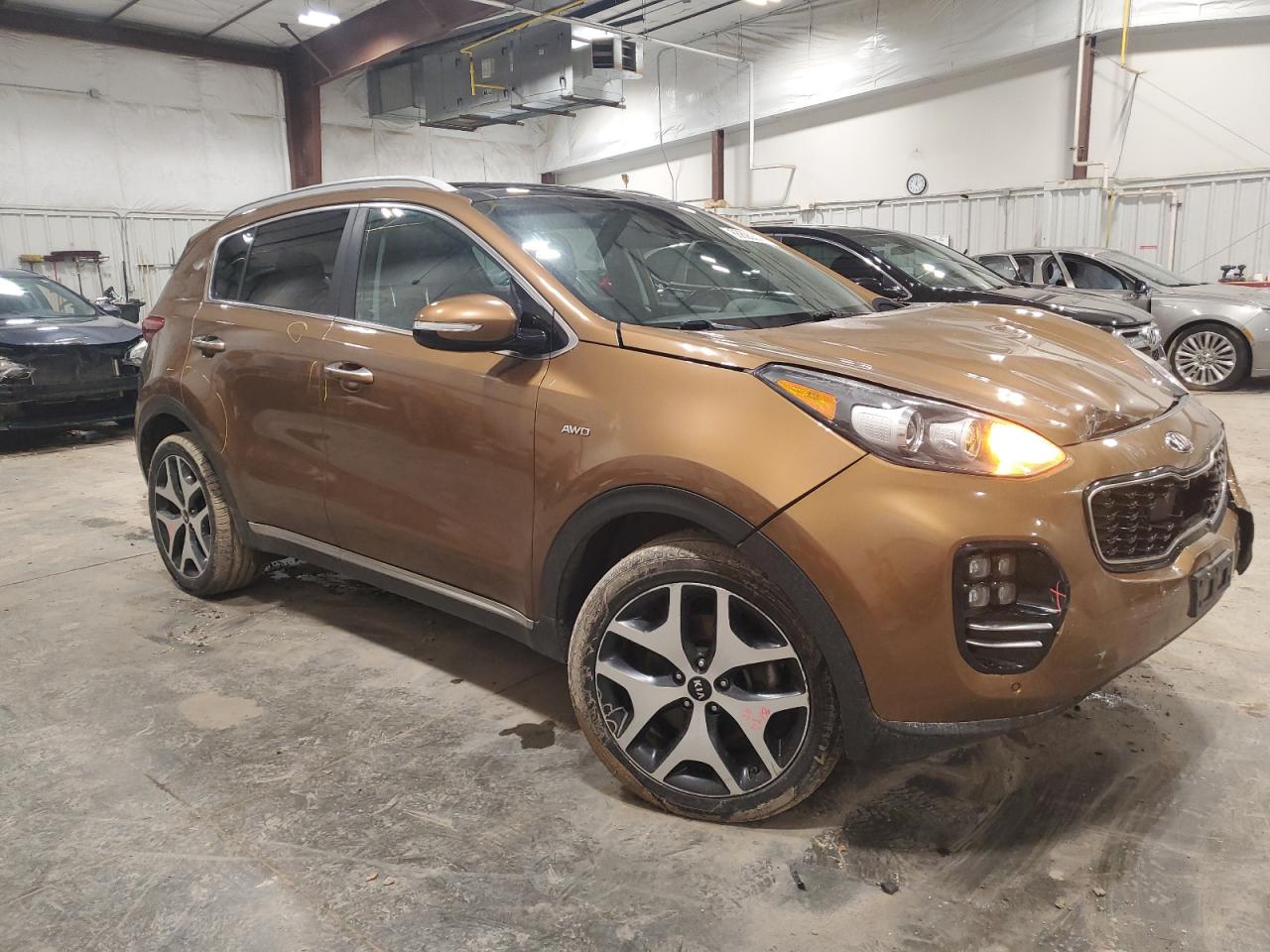 VIN KNDPRCA63H7169988 2017 KIA SPORTAGE no.4