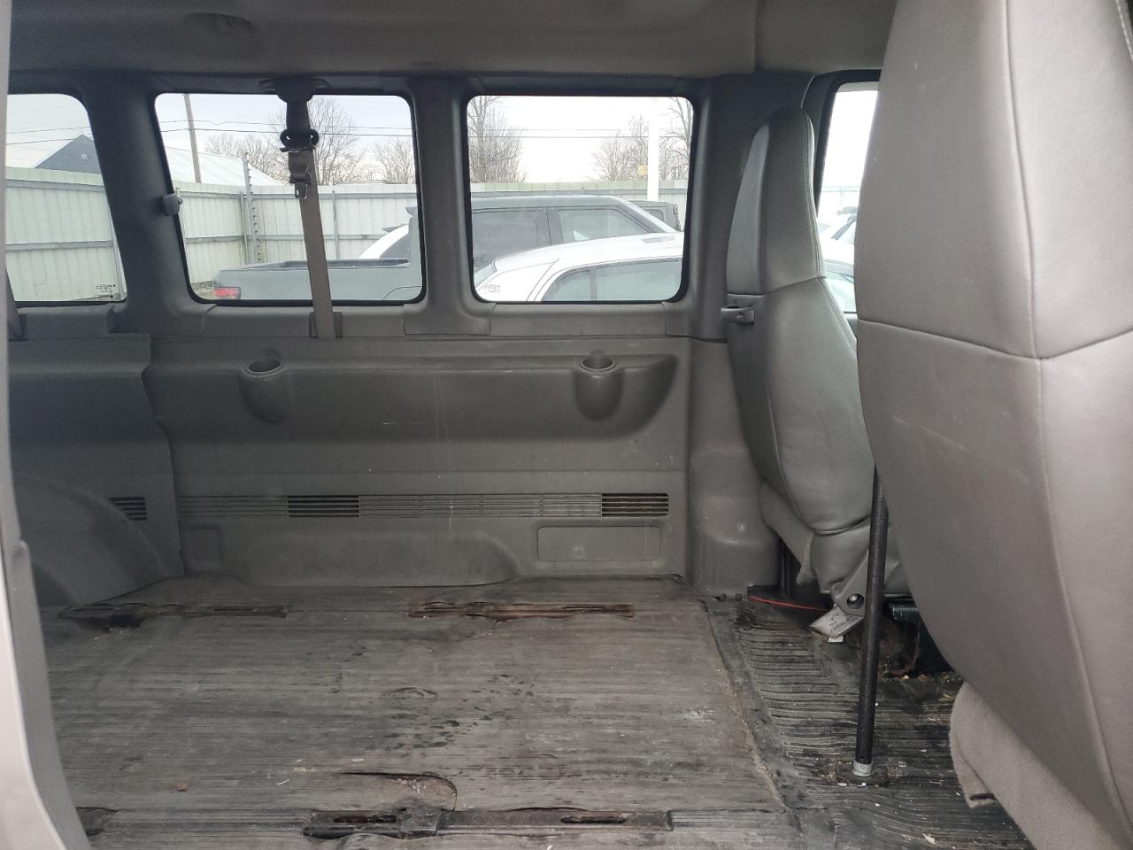 2009 Chevrolet Express - Image 11