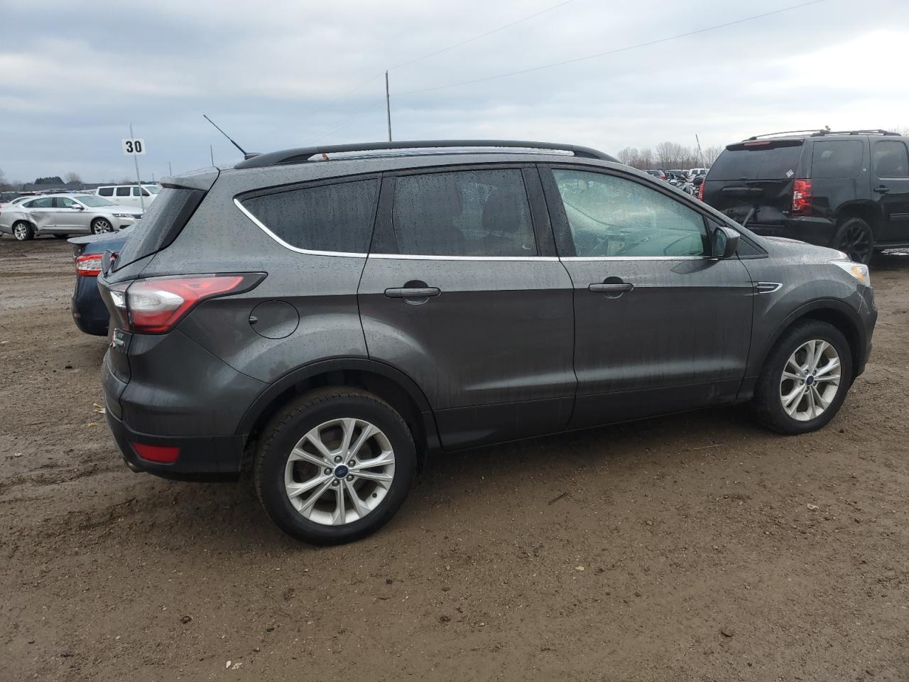 VIN 1FMCU0GD0HUA91832 2017 FORD ESCAPE no.3