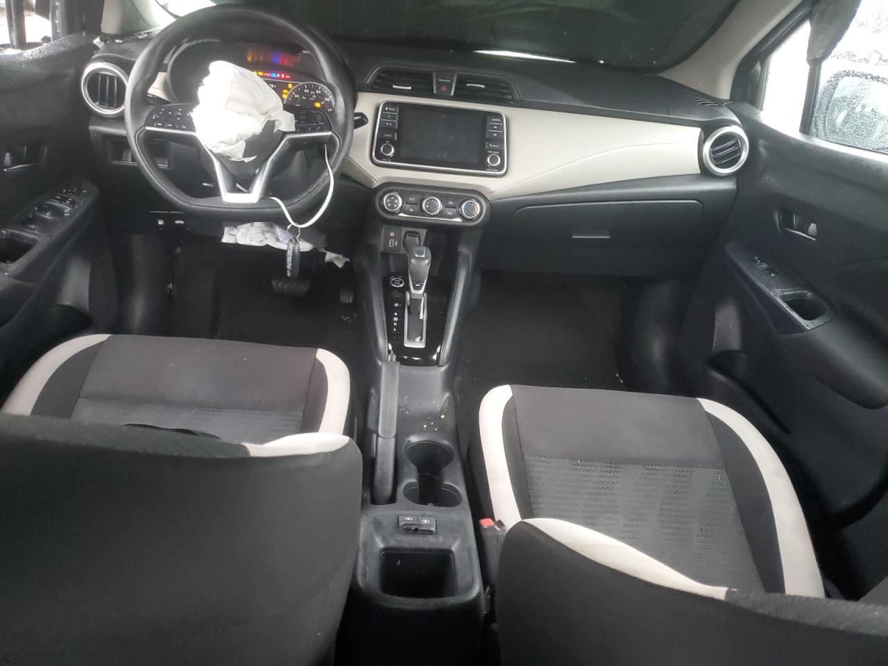 2021 Nissan Versa - Image 8