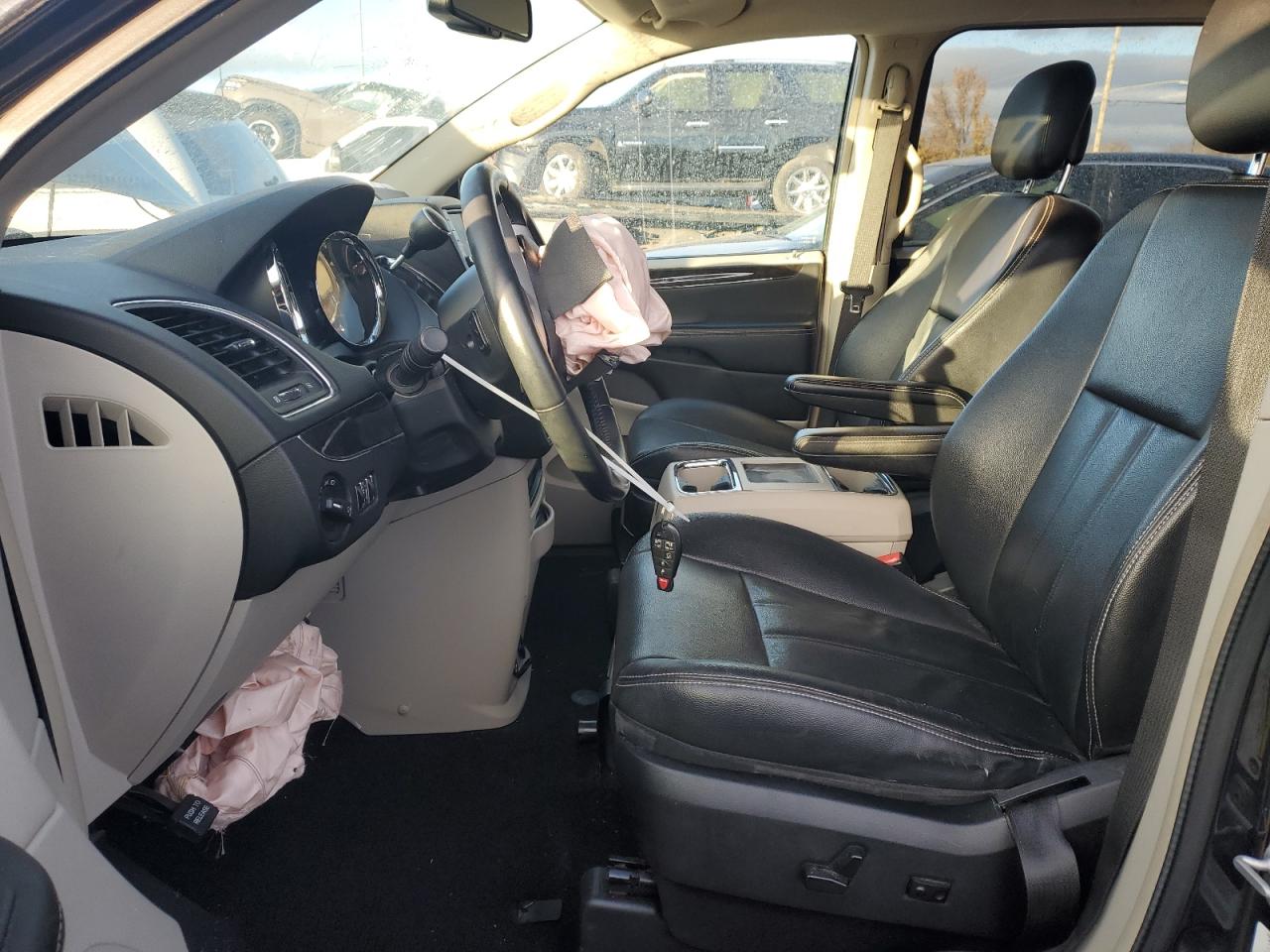2014 Chrysler Town & Country - Image 7