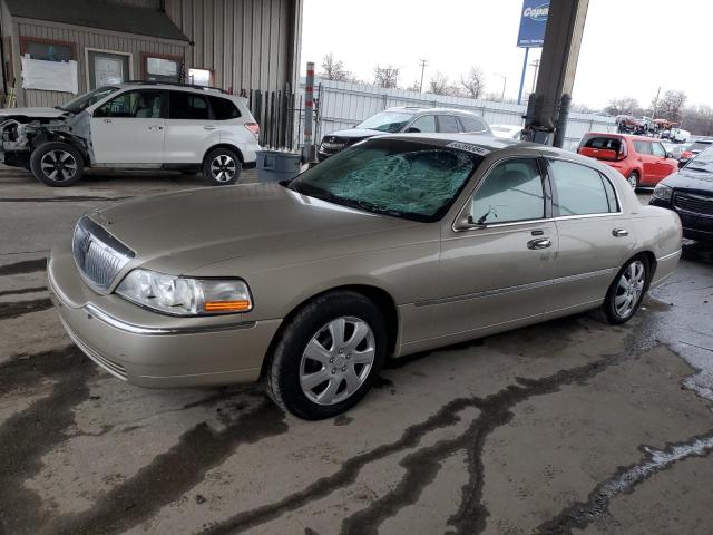 2004 Lincoln Town Car Executive