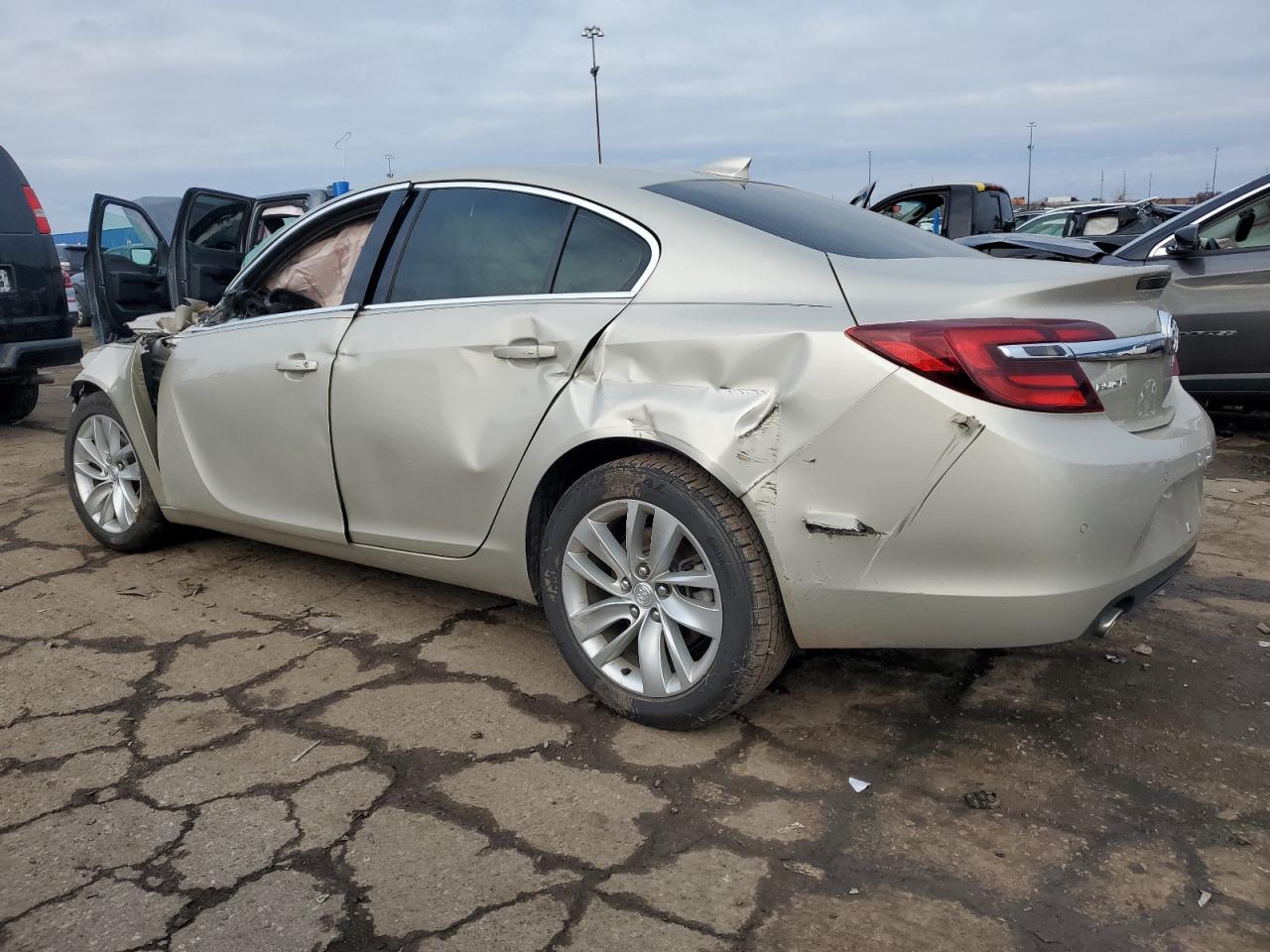 VIN 2G4GS5GX4G9189465 2016 BUICK REGAL no.2