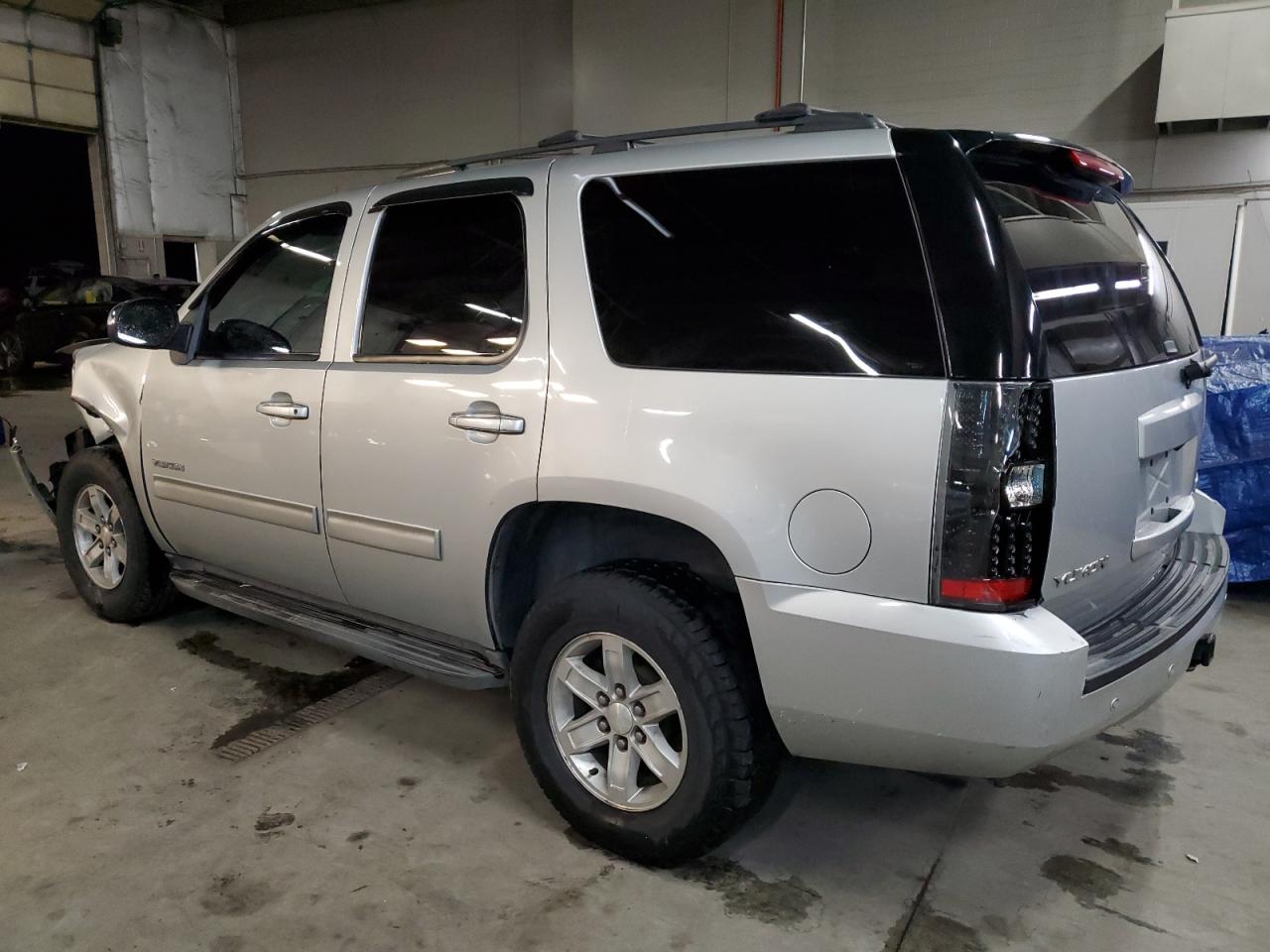 2014 GMC Yukon - Image 2