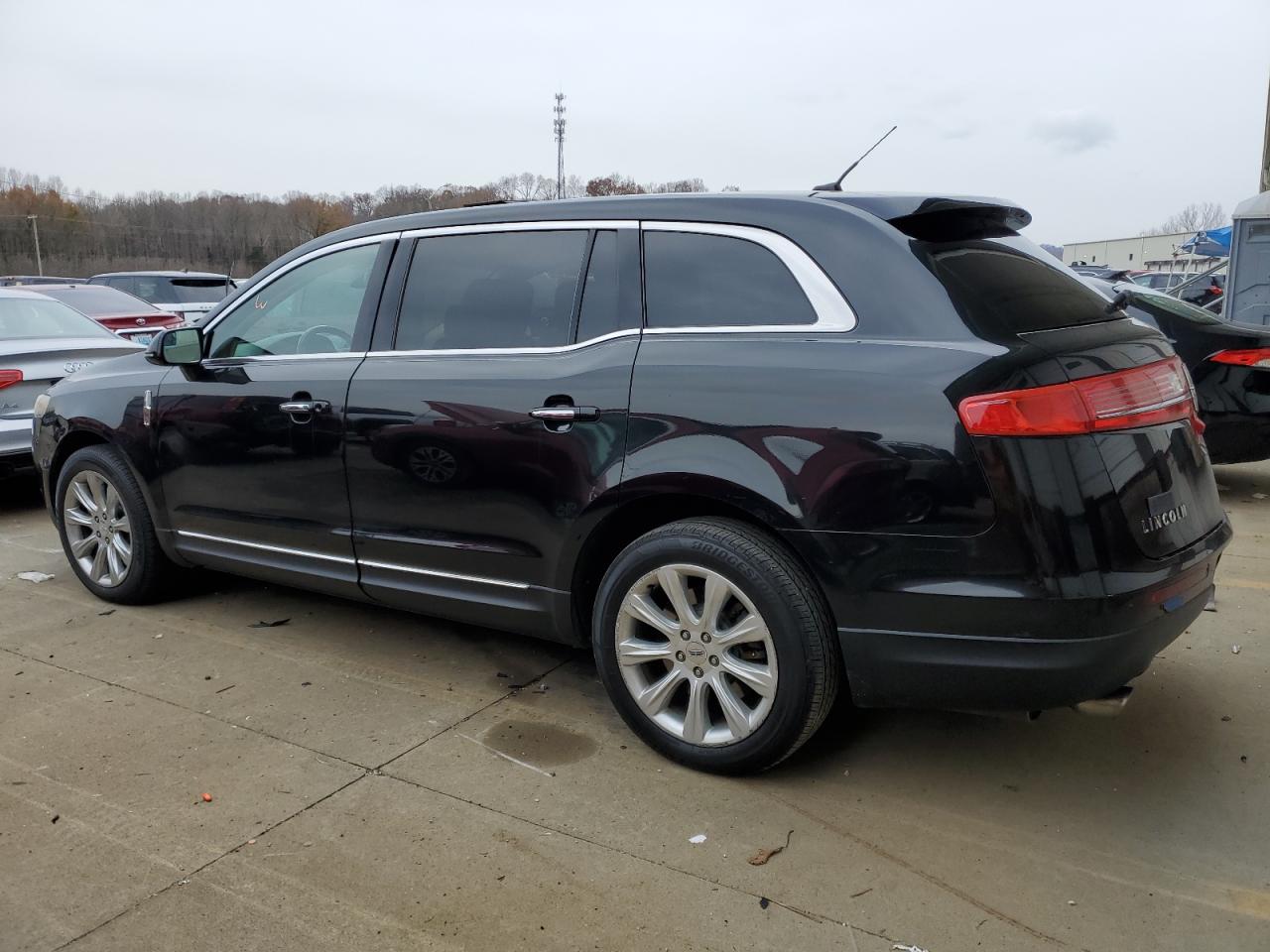 2013 Lincoln MKT - Image 2
