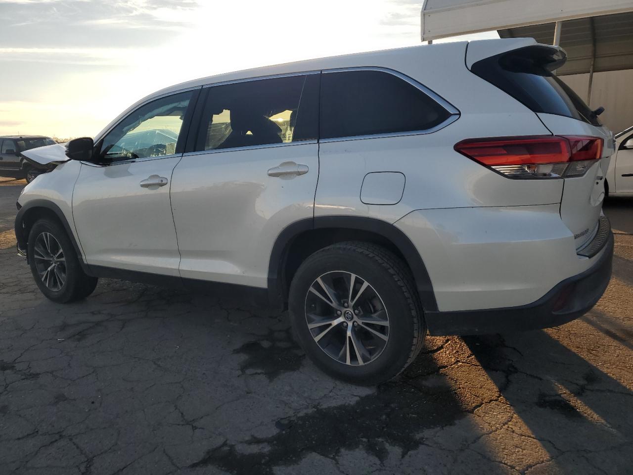 2019 Toyota Highlander - Image 2