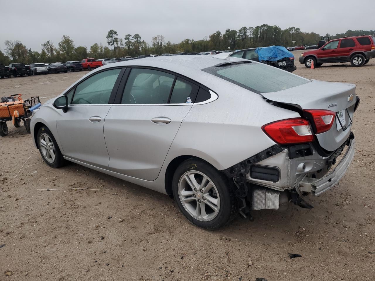 2018 Chevrolet Cruze - Image 2