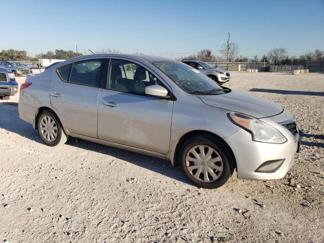  NISSAN VERSA 2015 Сріблястий