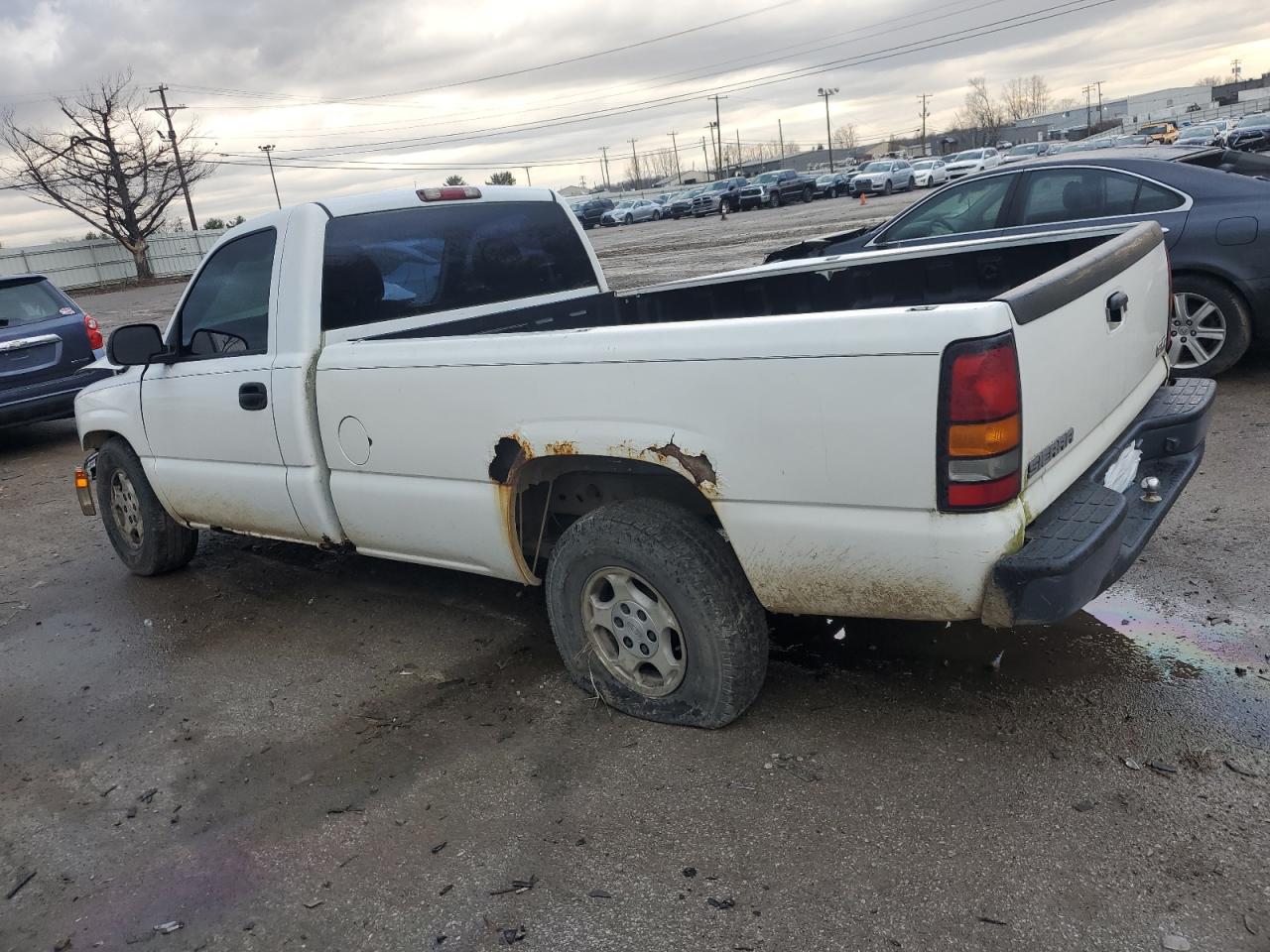 2004 GMC Sierra - Image 2