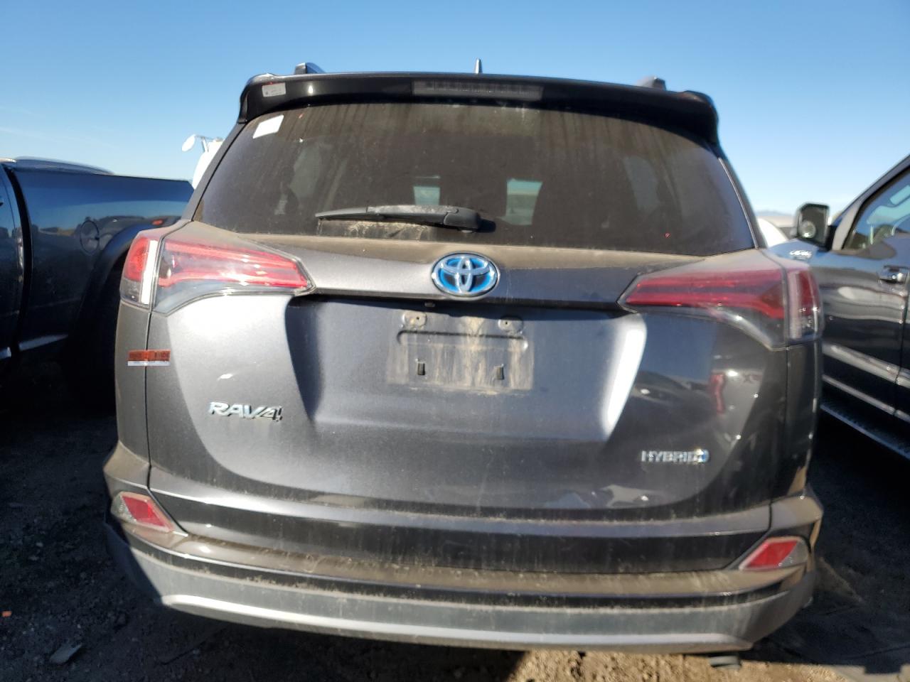 VIN JTMRJREV0JD197744 2018 TOYOTA RAV4 no.6