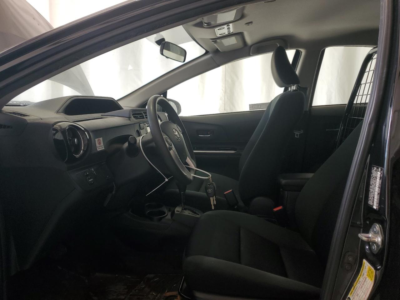 2016 Toyota Prius - Image 7