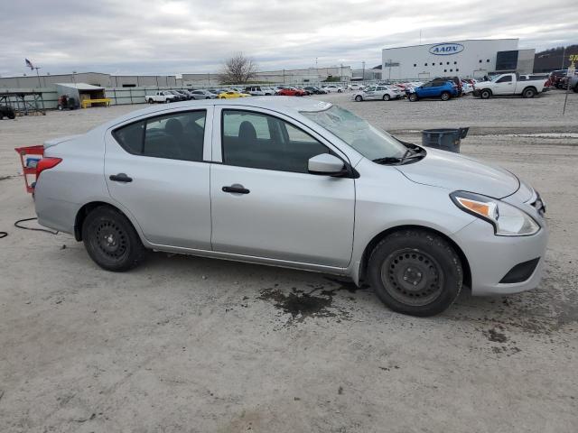  NISSAN VERSA 2018 Сріблястий