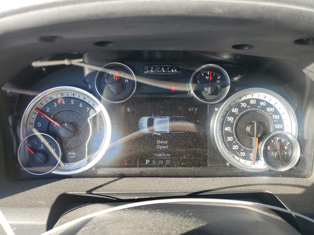 2015 RAM 1500 - Image 9