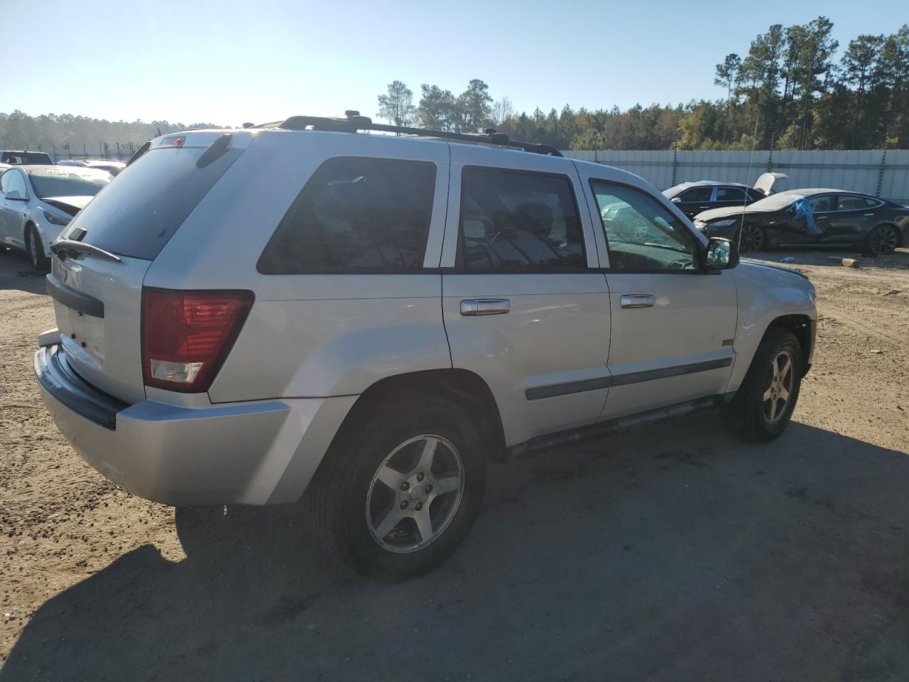 2007 Jeep Grand Cherokee - Image 3