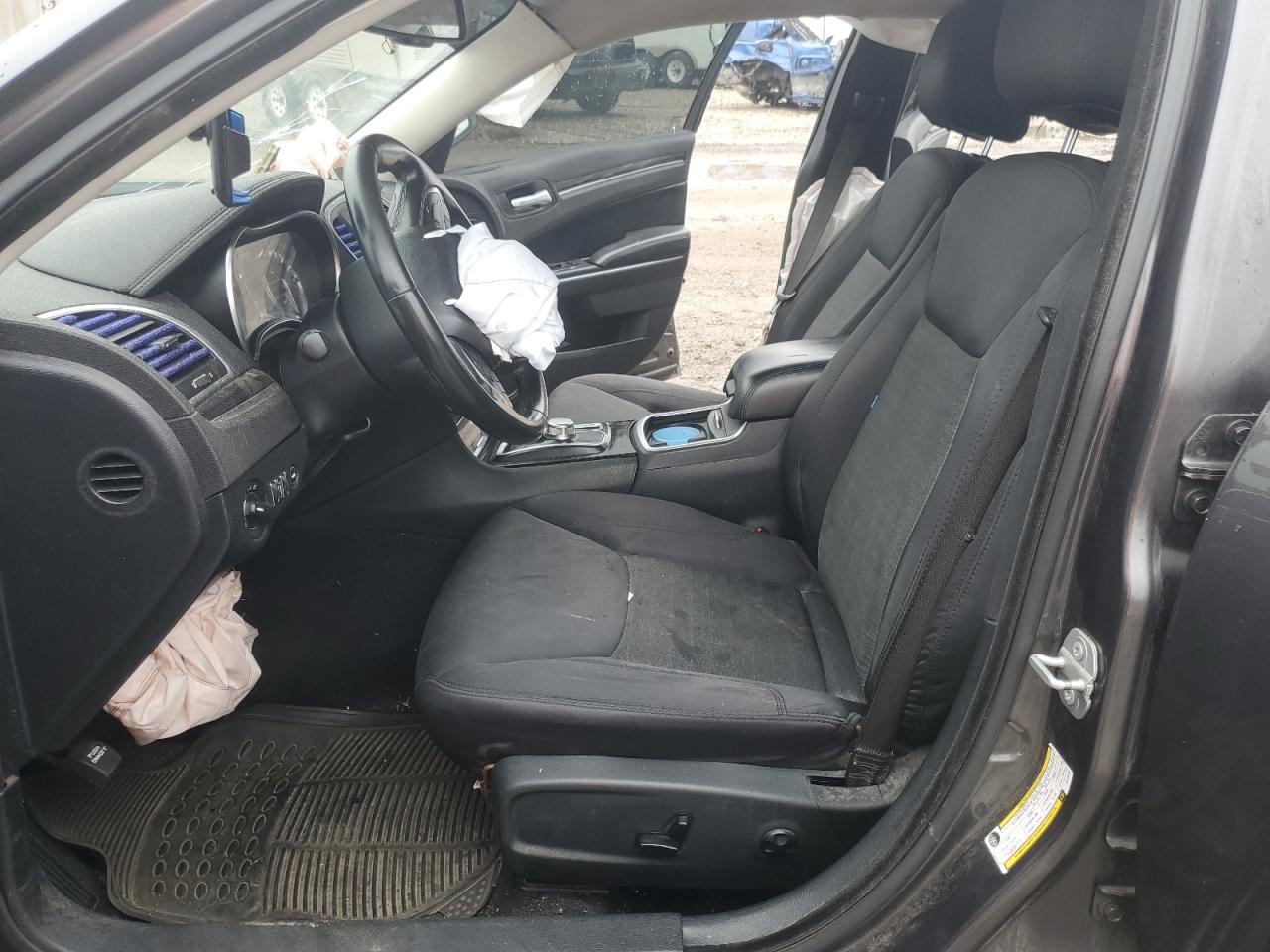 2020 Chrysler 300 - Image 7