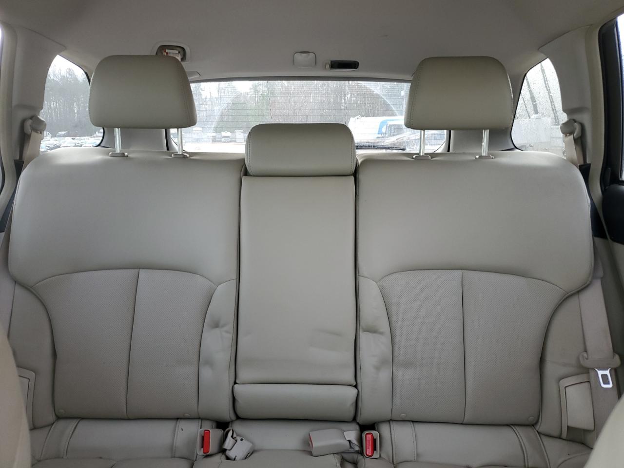 2010 Subaru Outback - Image 10