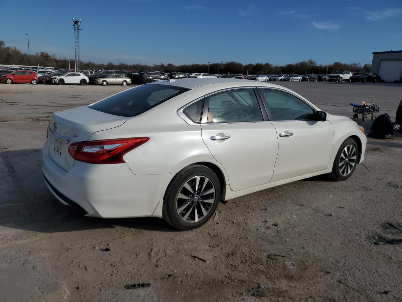 2017 Nissan Altima - Image 3