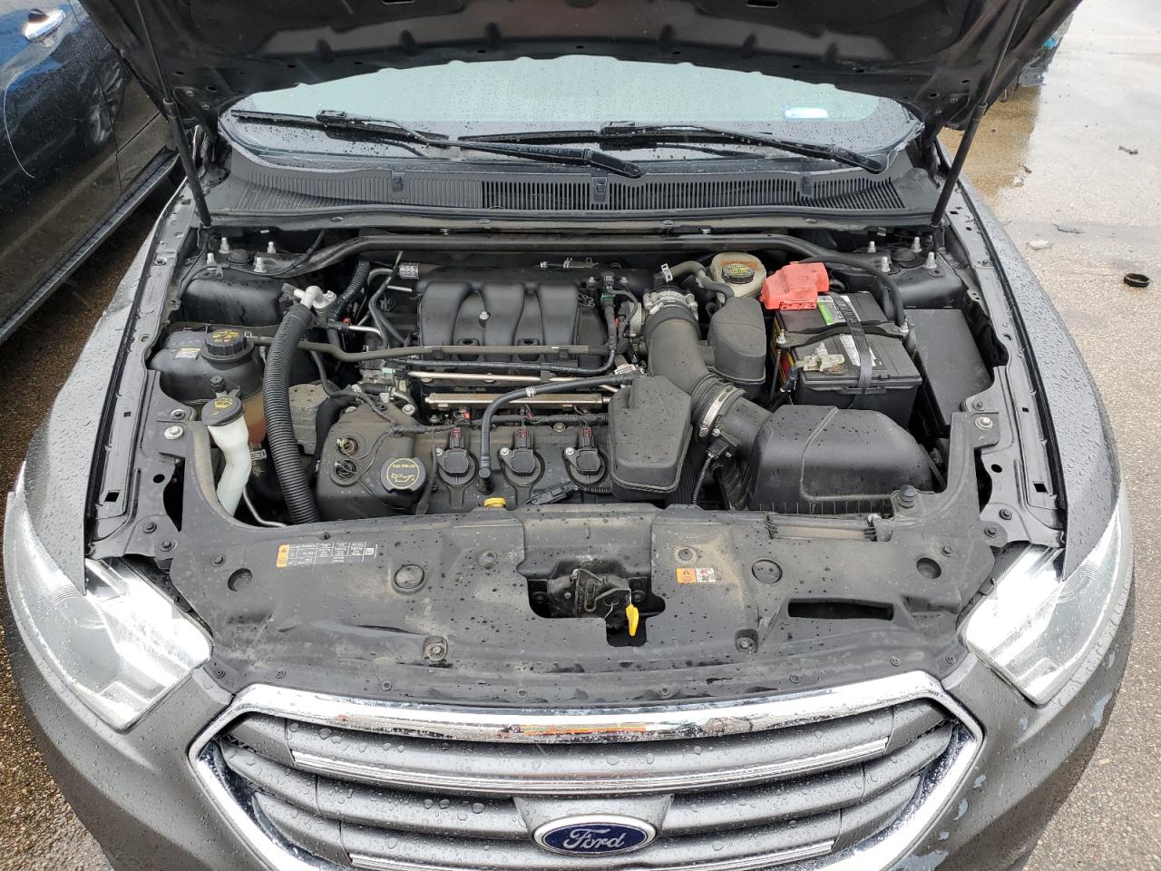 2015 Ford Taurus - Image 13