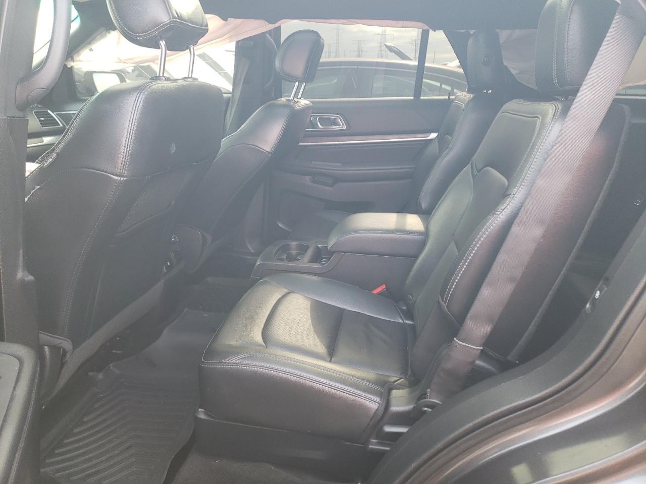 2016 Ford Explorer - Image 11