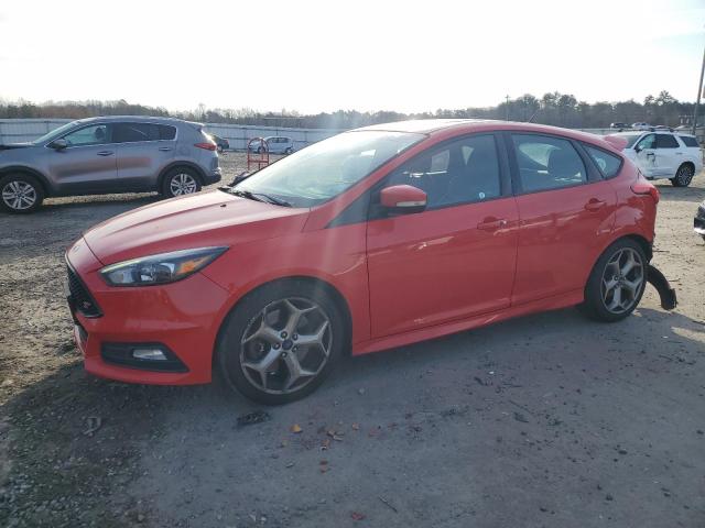 Хетчбеки FORD FOCUS 2015 Червоний