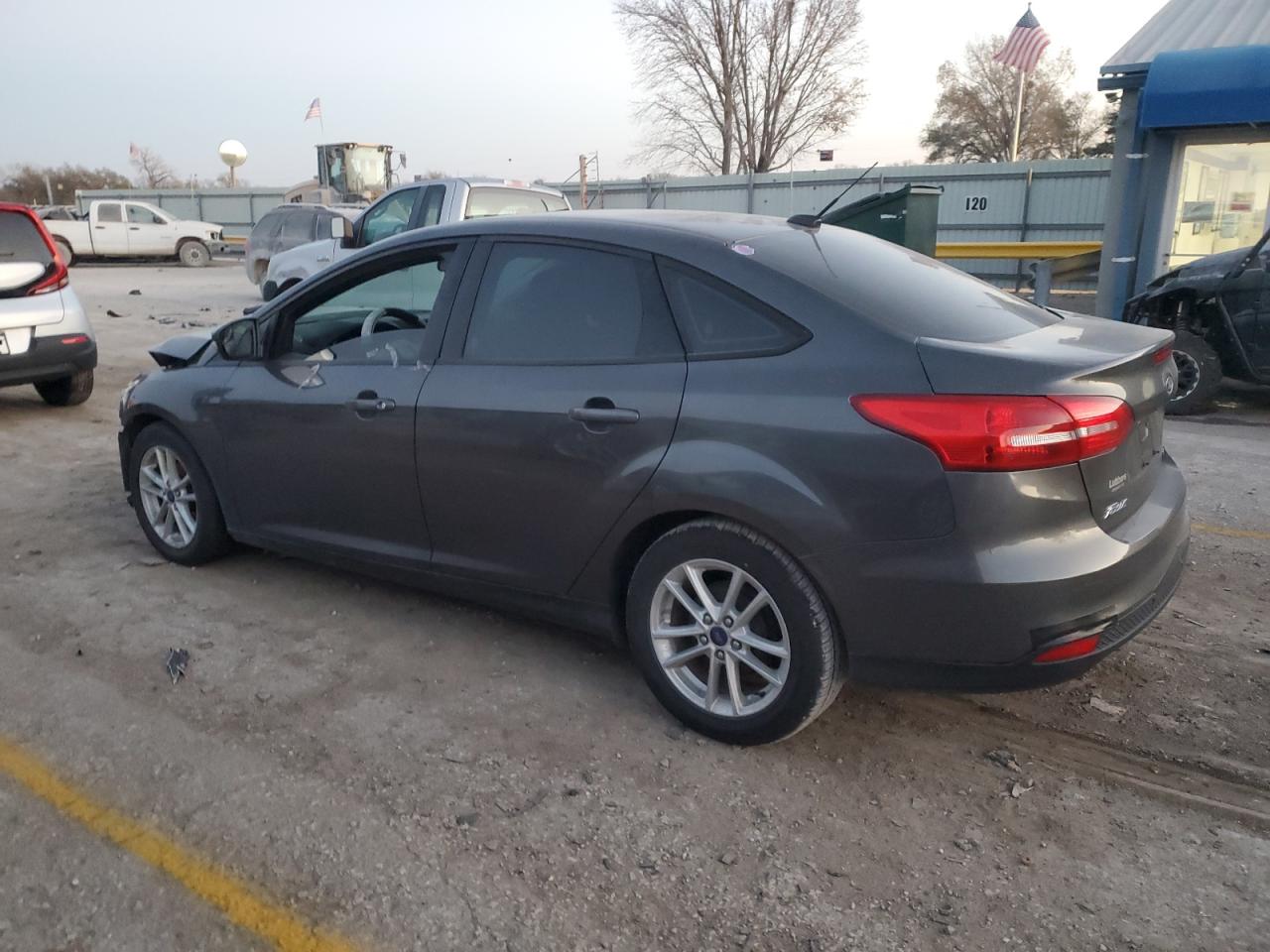 VIN 1FADP3F26HL315585 2017 FORD FOCUS no.2