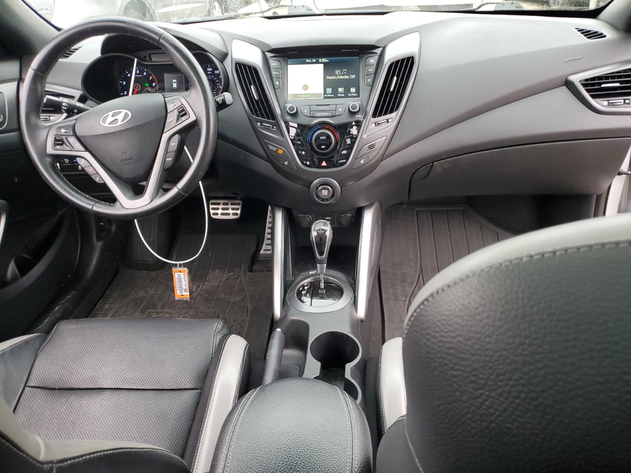 2016 Hyundai Veloster - Image 8