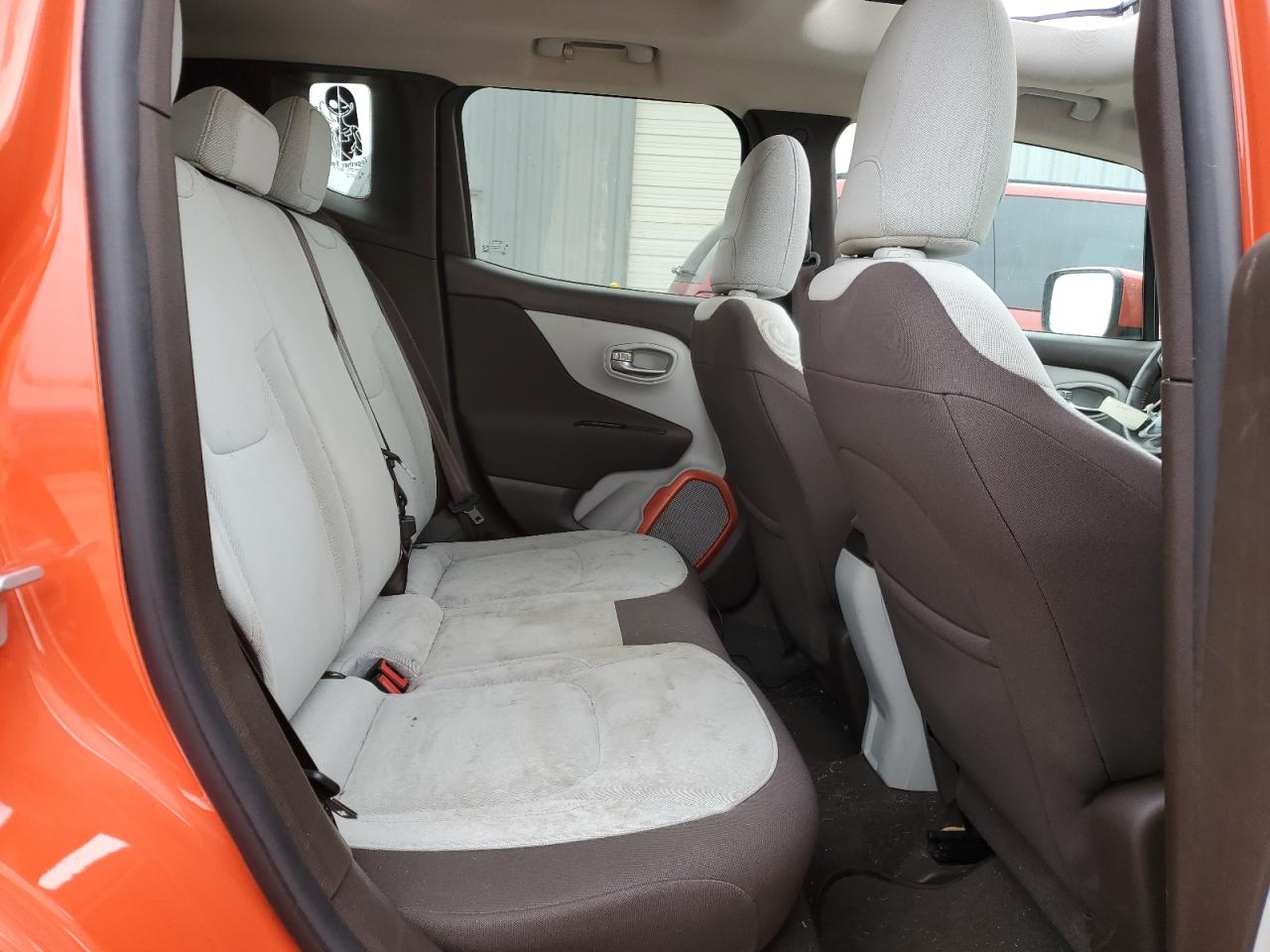 2016 Jeep Renegade - Image 10