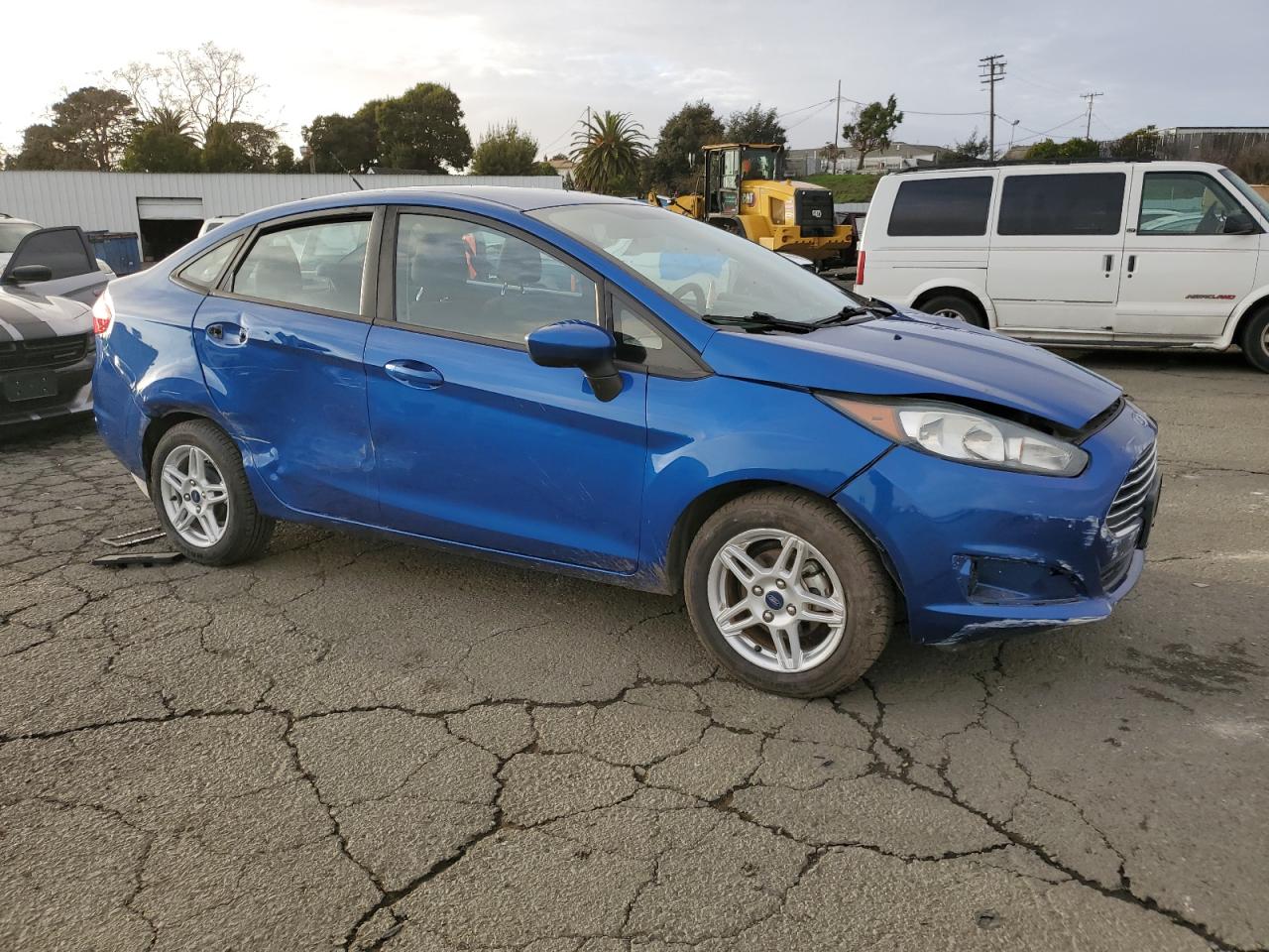 VIN 3FADP4BJ2JM101281 2018 FORD FIESTA no.4