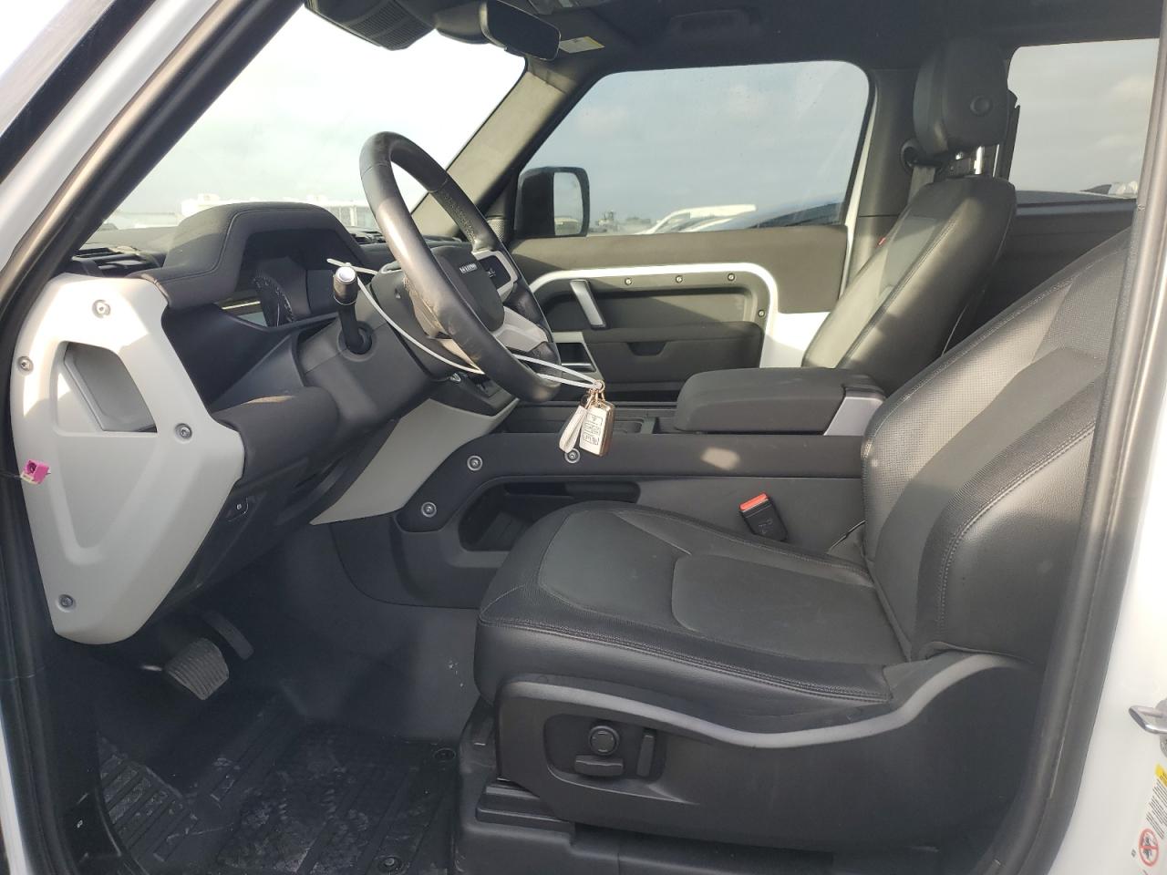 2023 Land Rover Defender - Image 7