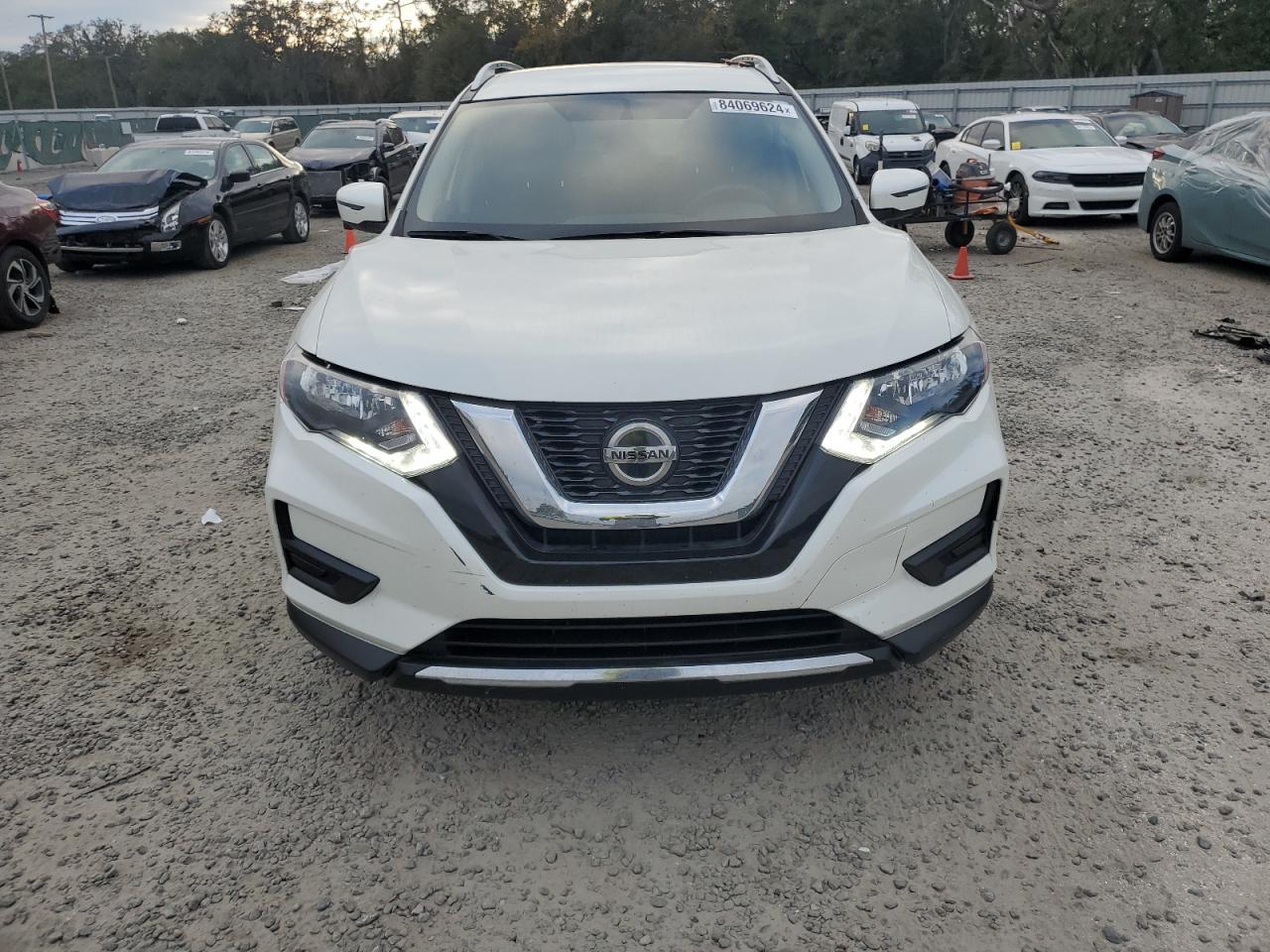 2018 Nissan Rogue - Image 5