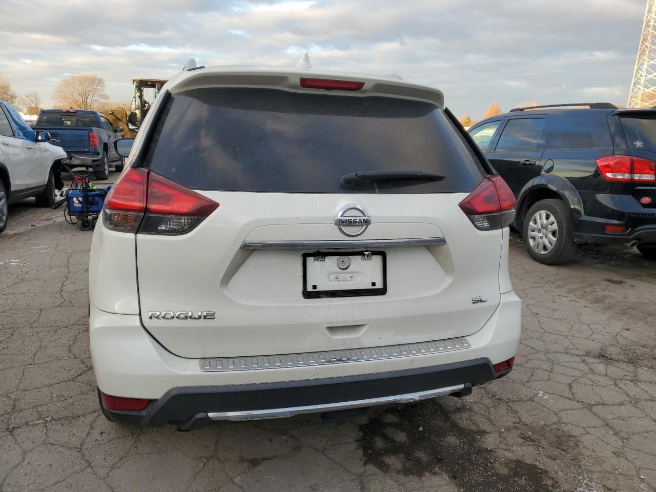 2017 Nissan Rogue - Image 6