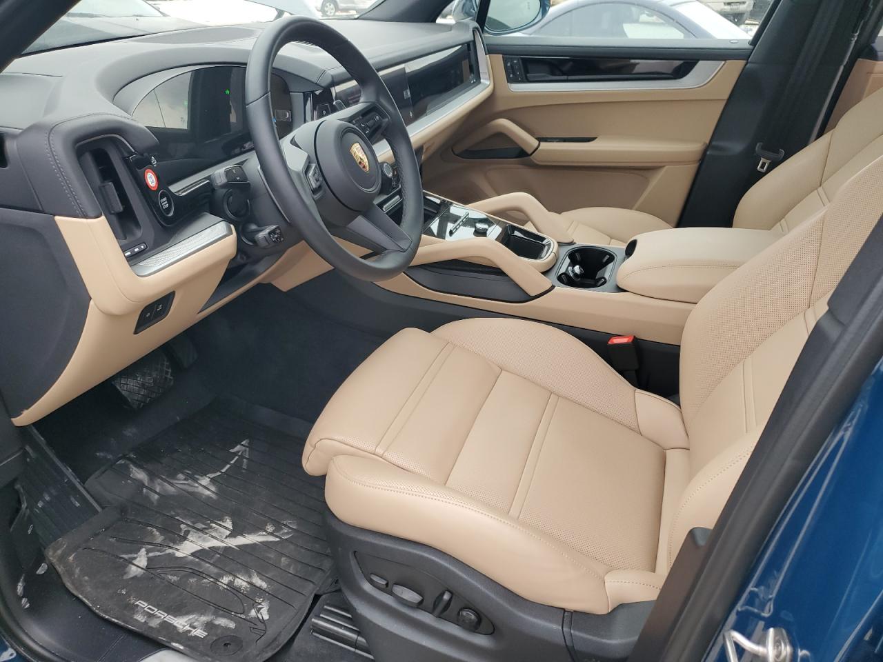 2024 Porsche Cayenne - Image 7