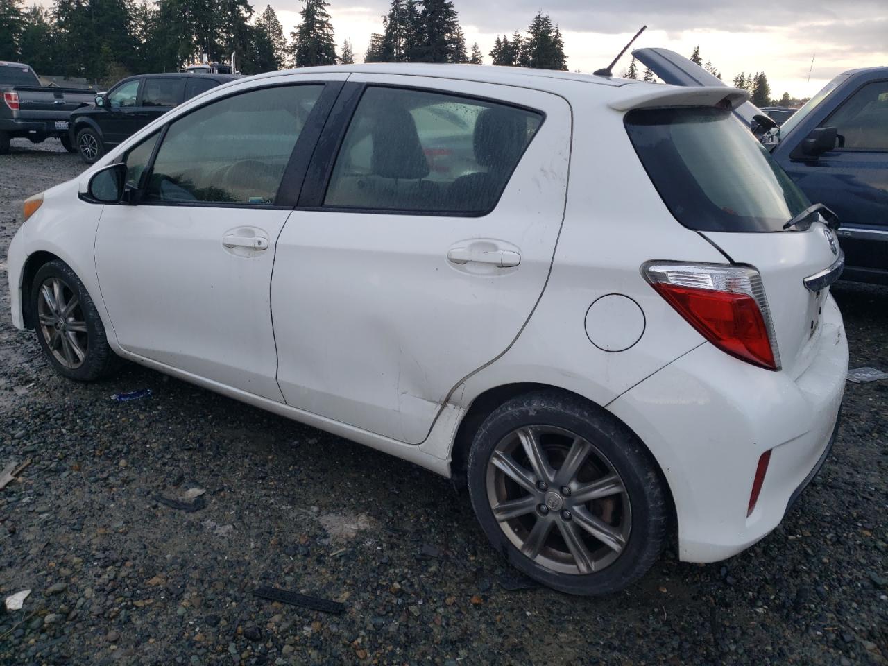 VIN JTDKTUD34ED590988 2014 TOYOTA YARIS no.2