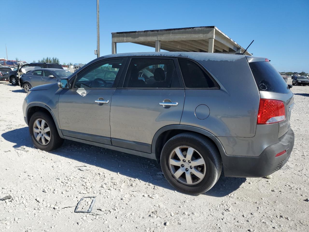 2011 Kia Sorento - Image 2