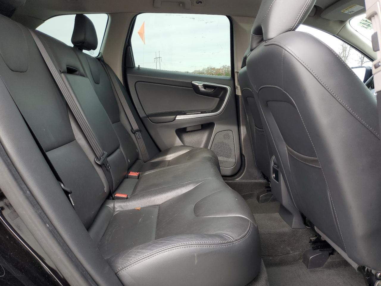 2016 Volvo XC60 - Image 11