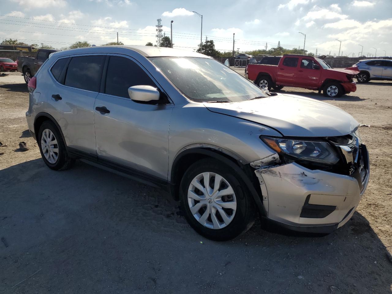 2017 Nissan Rogue - Image 4