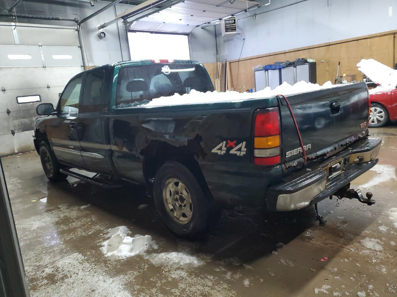 2004 GMC Sierra - Image 2