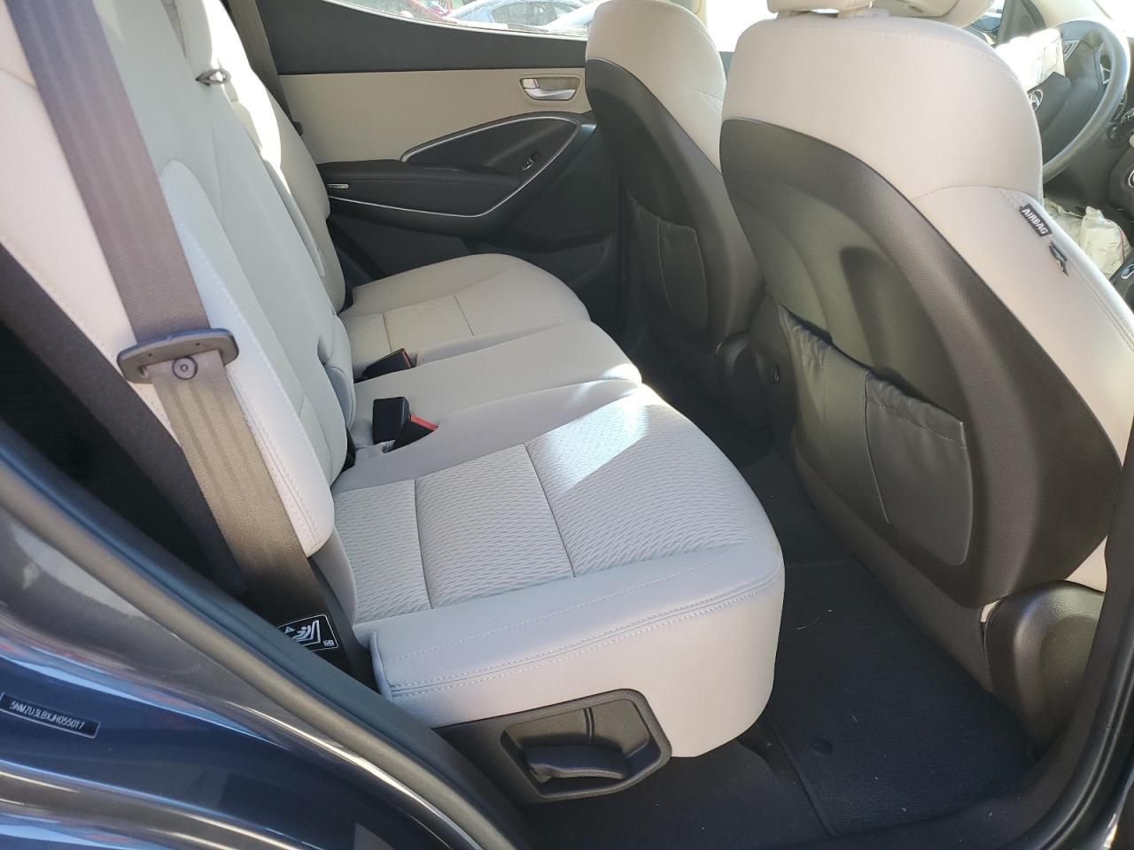 2018 Hyundai Santa Fe - Image 11