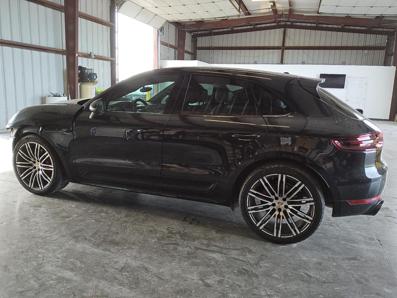 VIN WP1AG2A59HLB52177 2017 PORSCHE MACAN no.2