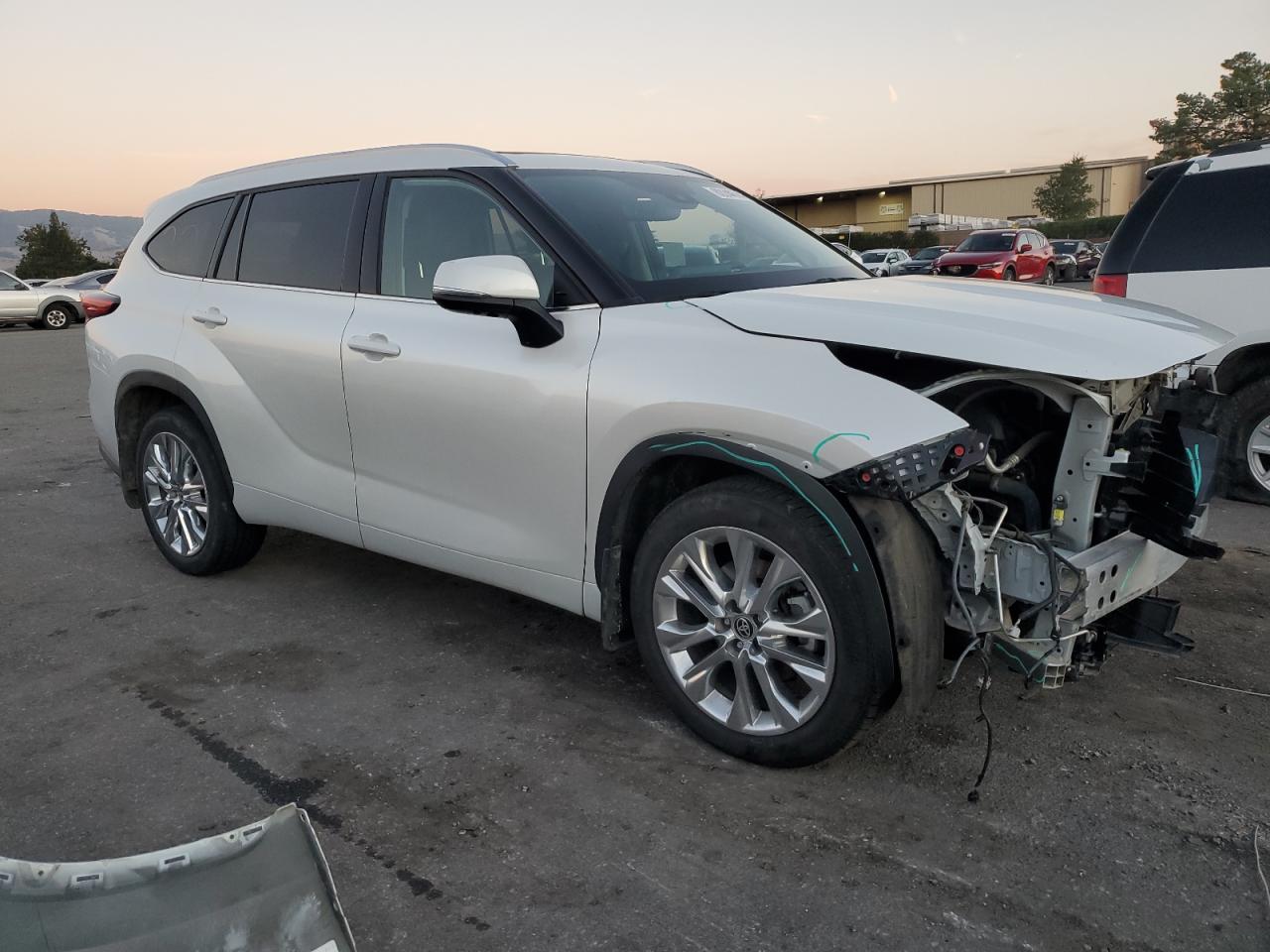 2022 Toyota Highlander - Image 4