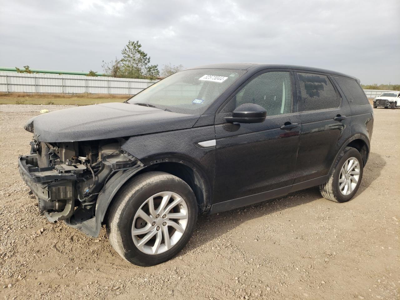 2017 Land Rover Discovery - Image 1