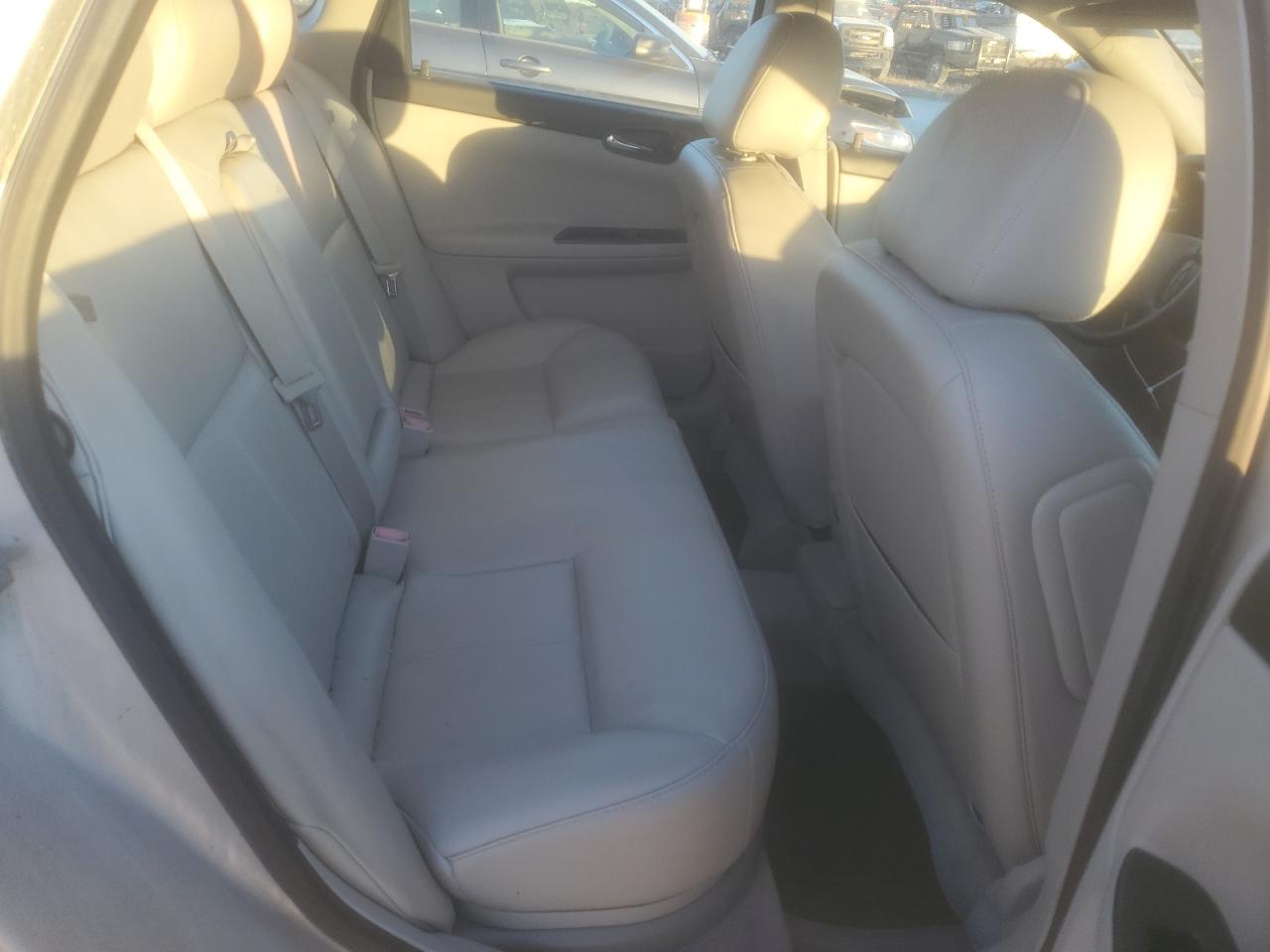 2010 Chevrolet Impala - Image 10