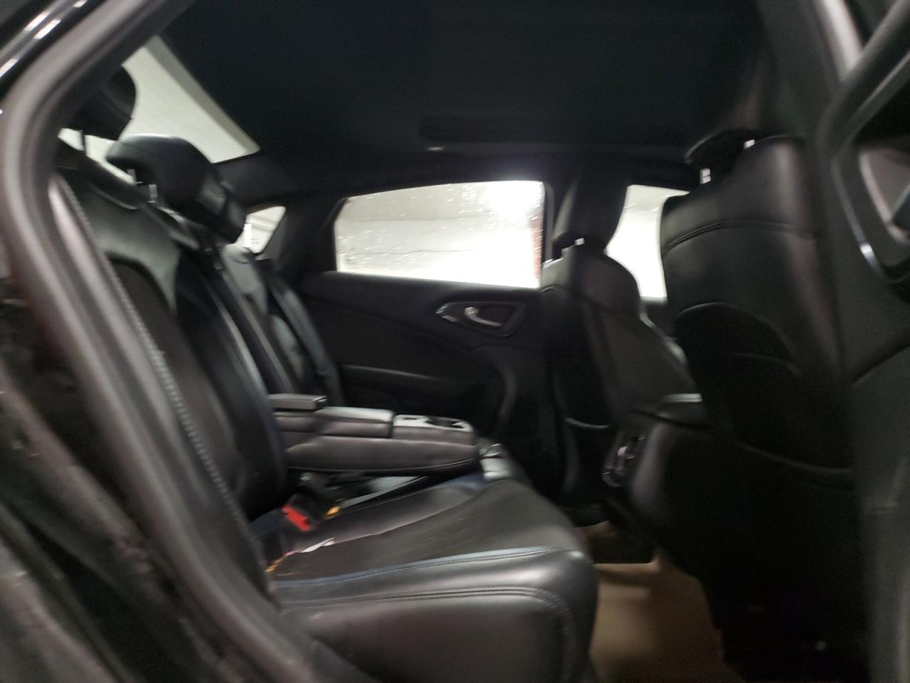 2015 Chrysler 200 - Image 10