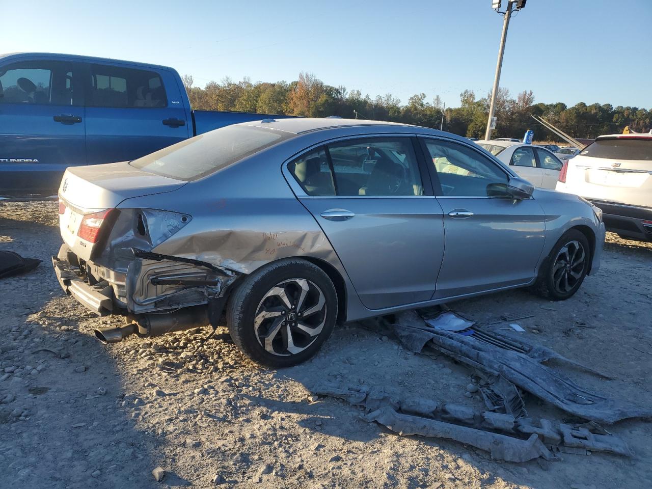 VIN 1HGCR3F88HA040206 2017 HONDA ACCORD no.3