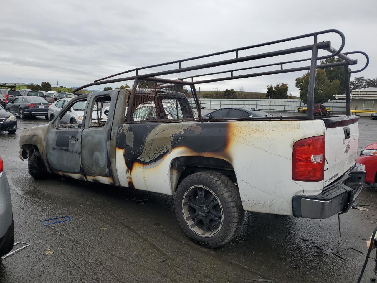 2007 Chevrolet Silverado - Image 2