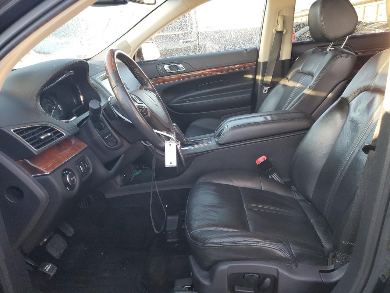 2014 Lincoln MKT - Image 7