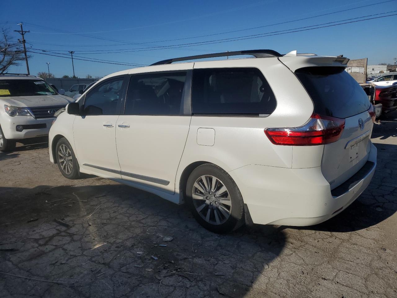2020 Toyota Sienna - Image 2