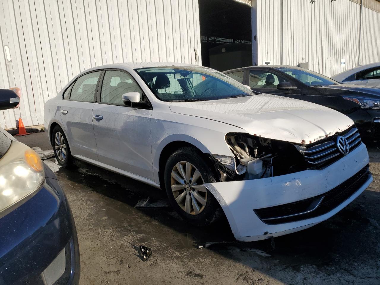 VIN 1VWAP7A33DC070093 2013 VOLKSWAGEN PASSAT no.4