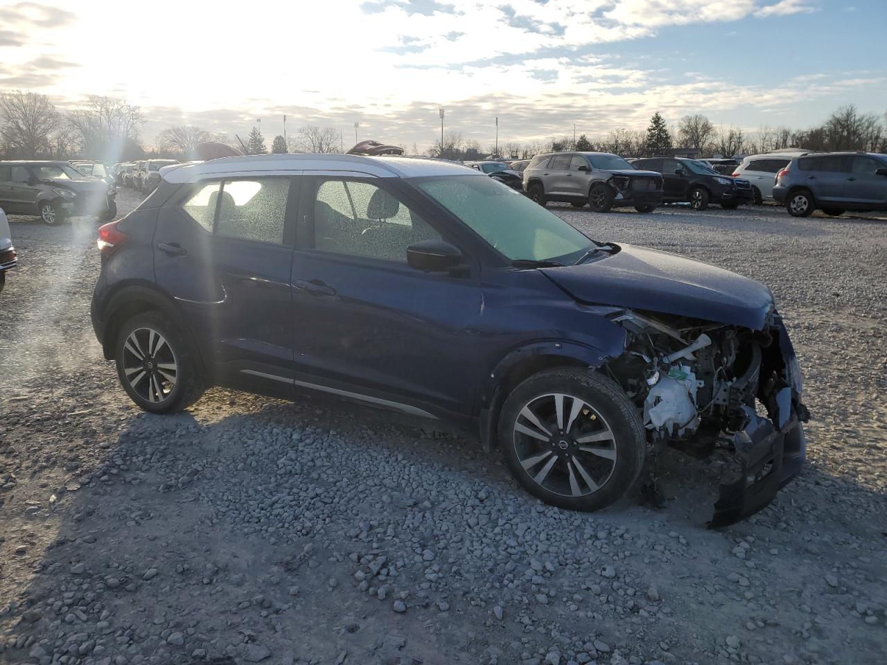 VIN 3N1CP5CU3KL568899 2019 NISSAN KICKS no.4